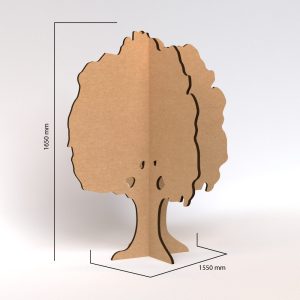 Tótem con forma de árbol de cartón