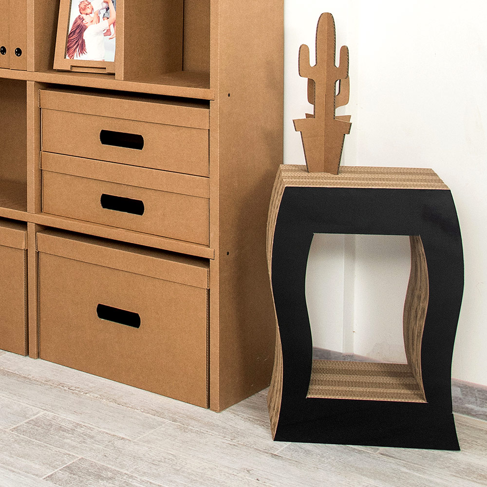 Mueble de cartón con forma en negro