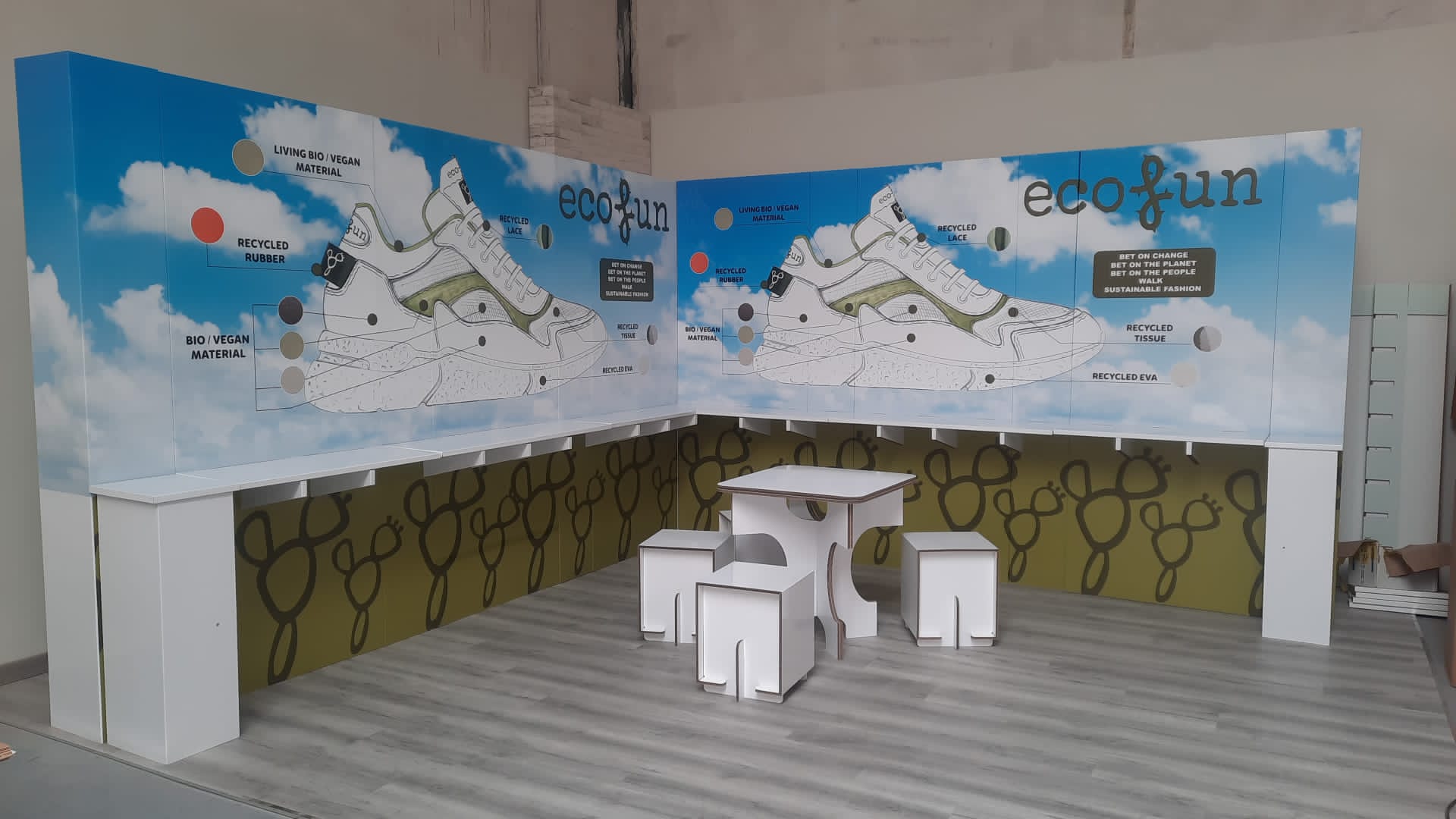 Stand de cartón para Chillipippers en la feria de Milán