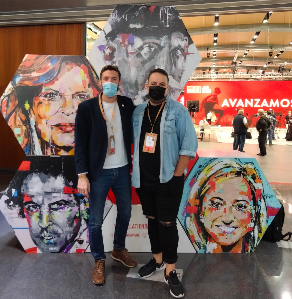 Stand de hexágonos de cartón en el congreso del PSOE